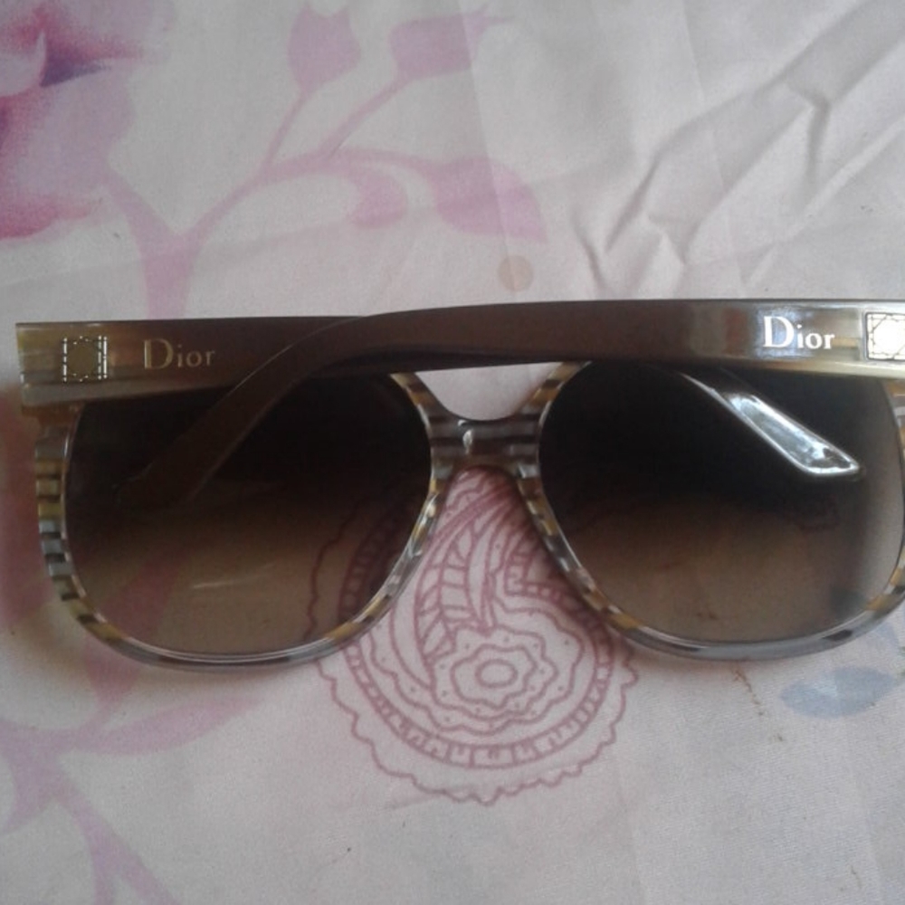 Sun Glasses - image 3